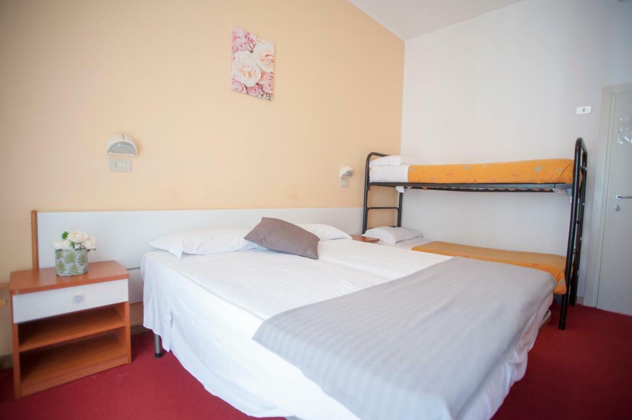 Villa Silvie Rose Cesenatico Luaran gambar