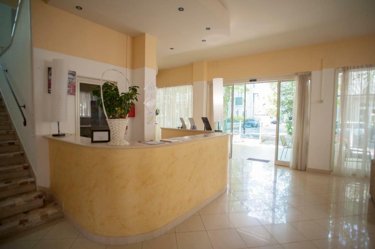 Villa Silvie Rose Cesenatico Luaran gambar